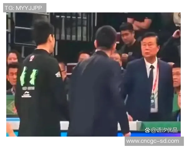 季后赛紧张对决中球员与教练爆发激烈冲突局面引发广泛关注
